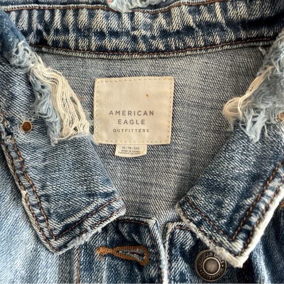 American Eagle Outfitters Distressed Jean Jacket with Floral Embroidery Size XL - Picture 3 of 7